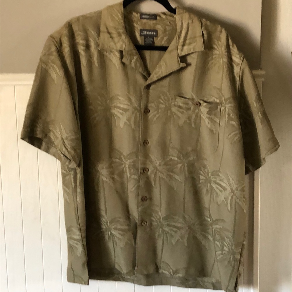 St. John’s Bay Island Time line Men’s button down tropical print shirt